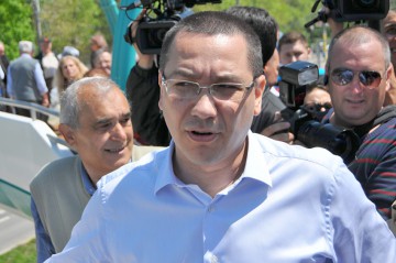 Ponta: Dacă aş scrie SRI şi SIE să-mi dea date despre Băsescu sau Iohannis, ar trebui să fiu arestat